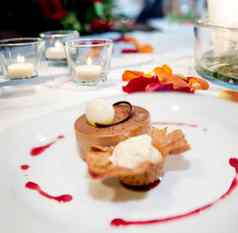 甜点板餐厅饼干冰奶油蛋糕表格背景浪漫的餐厅