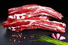 生猪肉新鲜的猪肉切培根培根烤烧烤