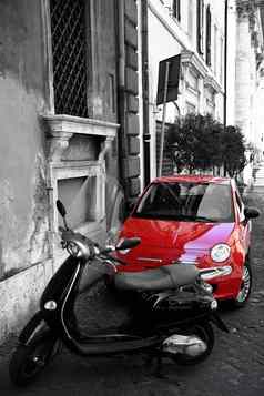 红色的小车城市街罗马意大利