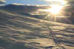 山滑雪道太阳