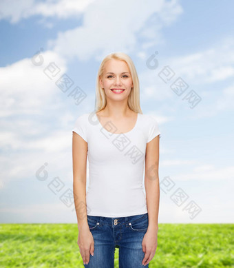 微笑女人空白白色t恤