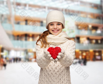 做梦女孩冬天衣服红色的心