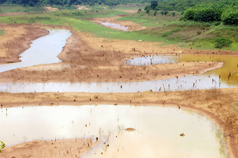 水源疲惫干旱土地水安全