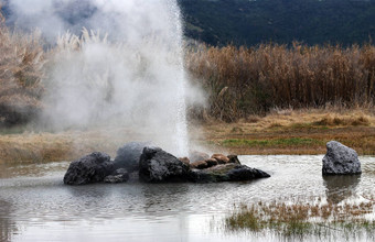 <strong>喷泉火山</strong>喷发