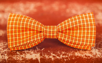 橙色弓领带白色条纹