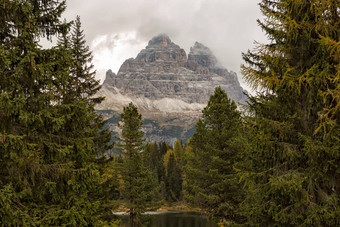 三总会在国家公园白云石山脉意大利阿尔卑斯山脉