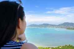 女人旅游看海洋普吉岛泰国