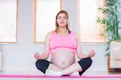 怀孕了女人瑜伽锻炼席
