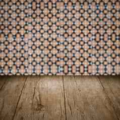 木表格前模糊古董陶瓷瓷砖模式墙