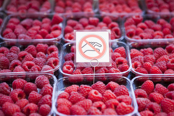 <strong>新鲜</strong>的多汁的树莓市场