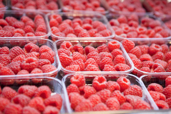<strong>新鲜</strong>的多汁的树莓市场