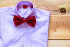粉红色的衬衫美丽的弓领带