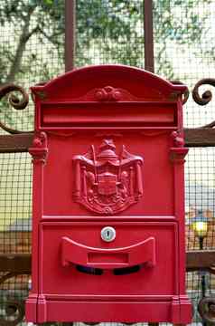 红色的古董邮政盒子