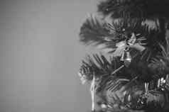 小贝尔圣诞节树黑色的白色颜色语气风格