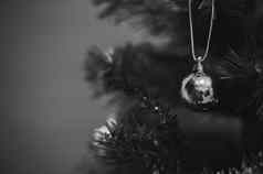 圣诞节球树黑色的白色颜色语气风格