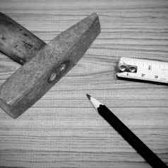 锤测量磁带铅笔黑色的白色颜色语气风格
