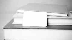 堆栈书业务卡黑色的白色颜色语气风格