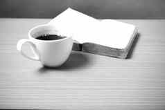 开放书咖啡黑色的白色颜色语气风格