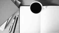 开放笔记本书咖啡杯黑色的白色颜色