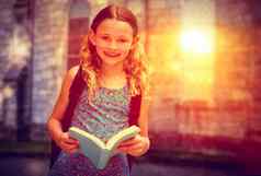 复合图像可爱的女孩阅读书图书馆