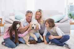 微笑家庭宠物黄色的拉布拉多地毯