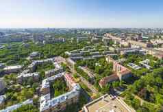视图莫斯科现代住宅季度日落前屋顶高建筑