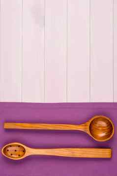 厨房用具紫色的毛巾