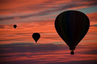 热空气气球浮动云黎明