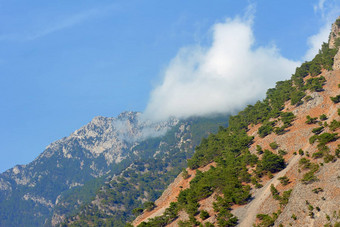 莱夫卡让奥岩石峰会白色山