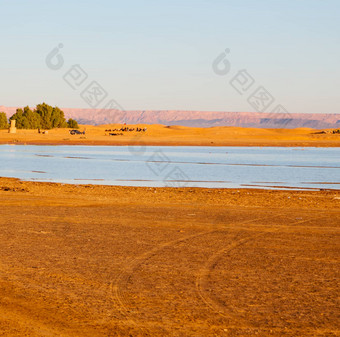 阳光湖黄色的沙漠摩洛哥沙子沙丘