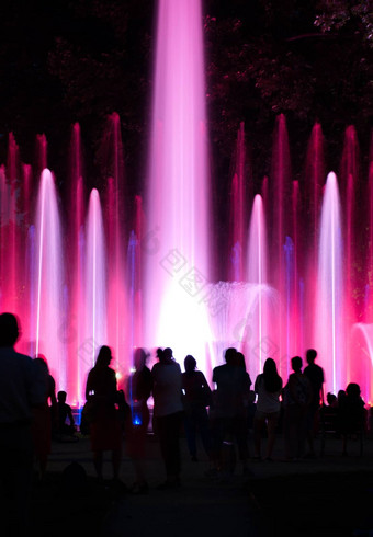 人想知道色彩鲜艳的喷泉布达佩斯匈牙利