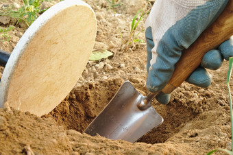 挖掘洞金属检测