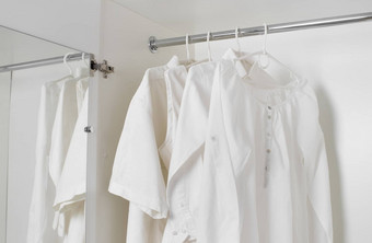 白色清洁熨衣服