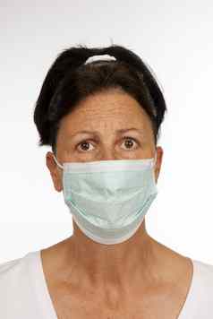 女人穿保护面具害怕细菌