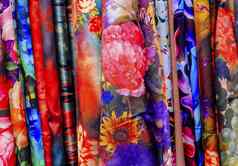 中国人色彩斑斓的花丝绸围巾豫园万丽上海中国