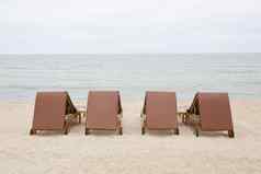海滩椅子沙子海滩概念休息放松假期