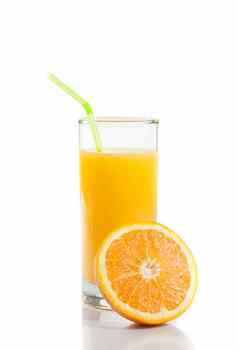 完整的玻璃橙色汁稻草一半橙色
