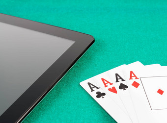 扑克卡片数字平板电脑概念扑克在线