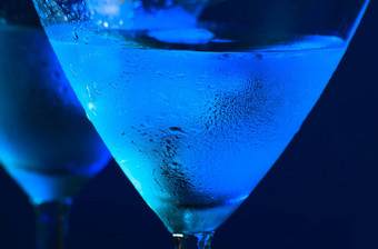 细节眼镜新鲜的蓝色的鸡尾酒冰表格