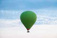 绿色热空气气球旅行空气