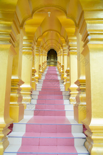 走寺庙楼梯
