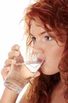 女人喝水玻璃
