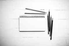 记事本颜色铅笔黑色的白色颜色风格