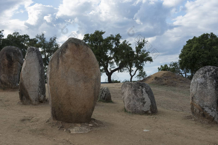 铬合金两个环状列石包图企业站