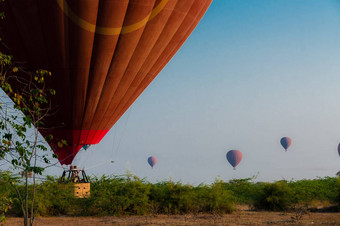 热空气气球着陆蒲甘缅甸