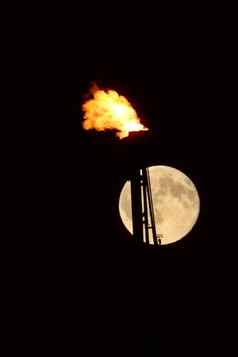 完整的月亮自然气体火焰
