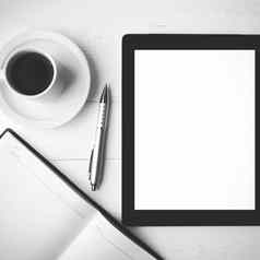 平板电脑笔记本咖啡杯黑色的白色颜色风格