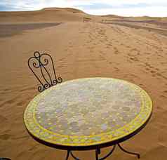 表格座位沙漠撒哈拉沙漠摩洛哥非洲黄色的沙子