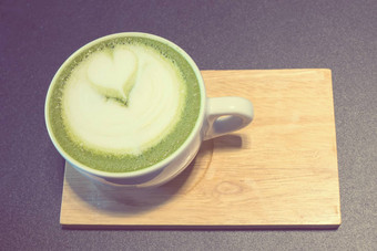 杯拿铁艺术咖啡木绿色茶牛奶古董