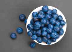 新鲜的蓝莓碗